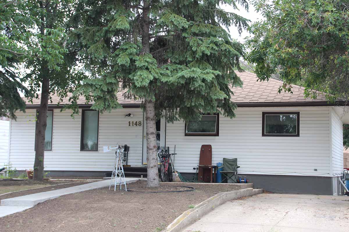 1148 8th Ave moose jaw house rental 2