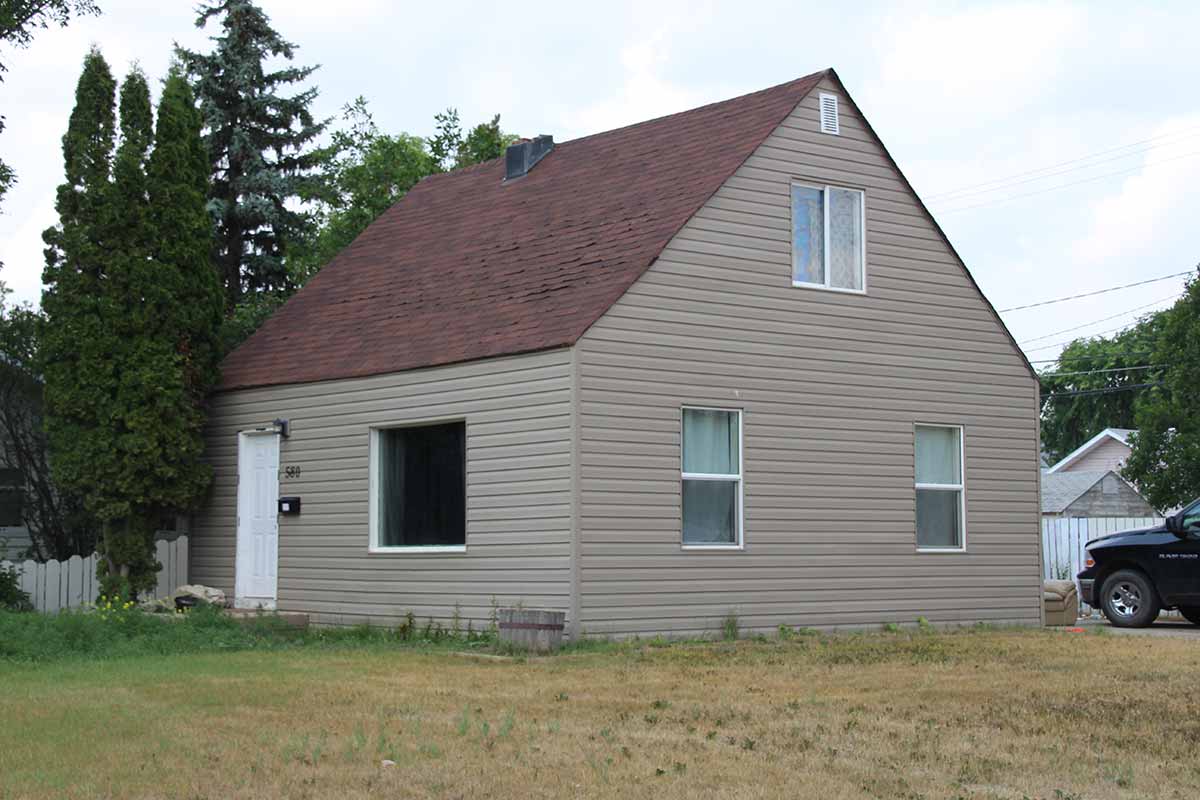 580 fairford moose jaw house rental
