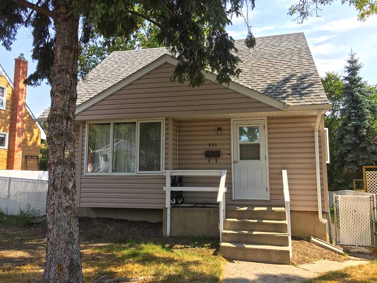 835 6th ave north west house rental moose jaw 2