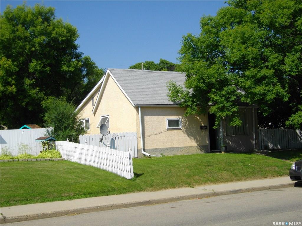 958 Caribou Street W
