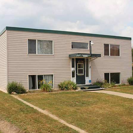 queen moose jaw apartment rental